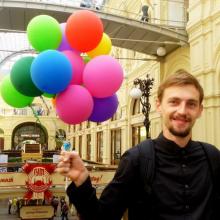 From right to left: Alex and cool baloons :)